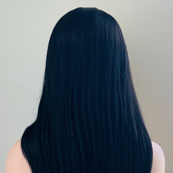 Very Pretty Versatile 13x4 Lace Front Black Synthetic Wig - Picture 13 of 14